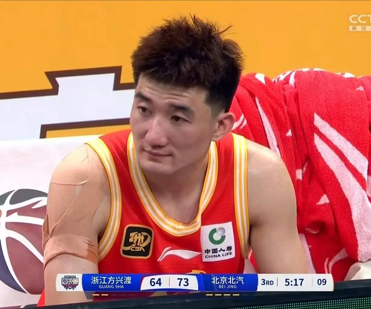 三分球命中率高，球队轻松击败对手
