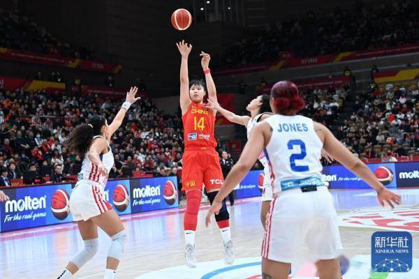 包含波多黎各篮球赛事赛况激烈，球队积极备战的词条