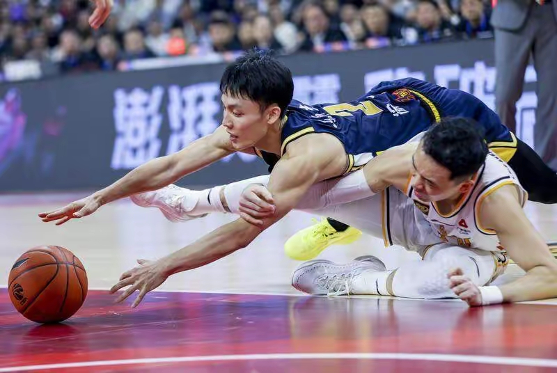 抢眼进攻，球队轻松击败对手