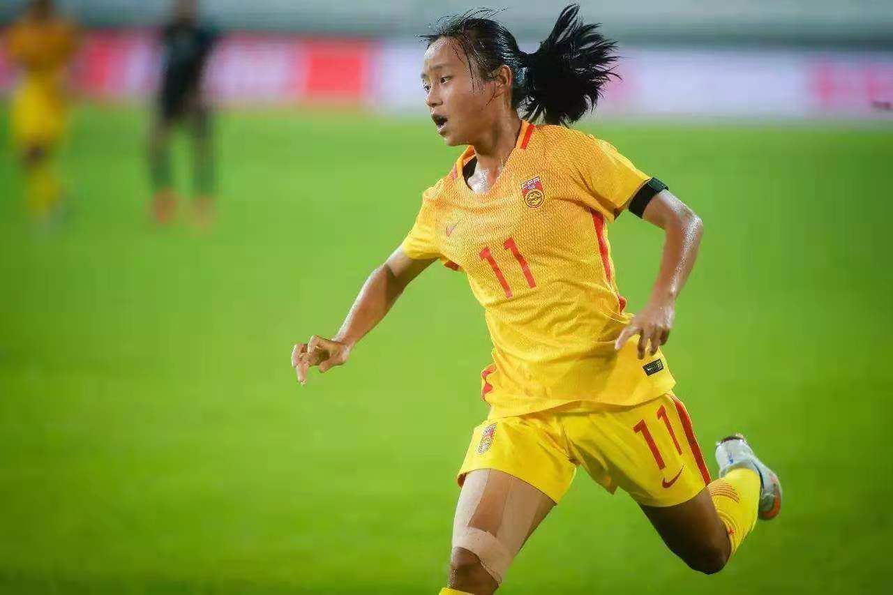 包含中国女足再度登顶，夺取胜利领跑者的词条