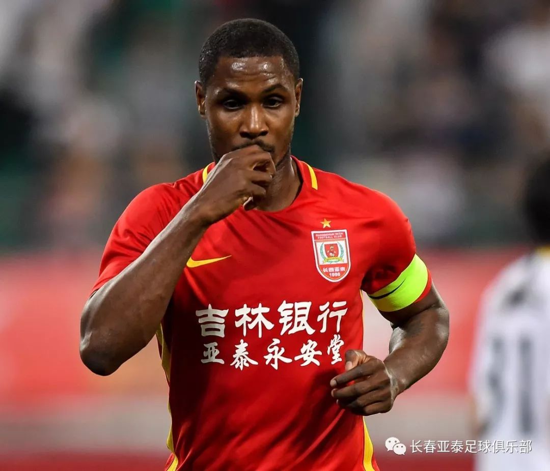 球队在客场比赛中巧克力进步 球队在客场比赛中巧克力进步