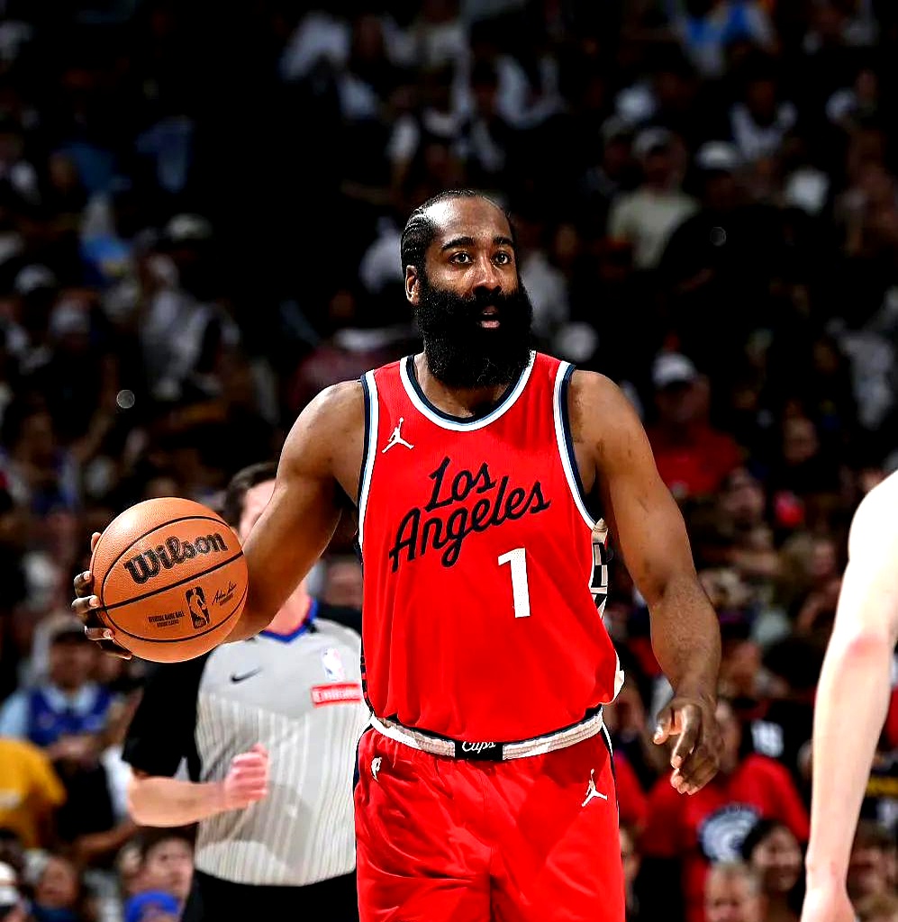 开云体育入口-篮球巨星无懈可击，瞬间斩获胜利果实的简单介绍