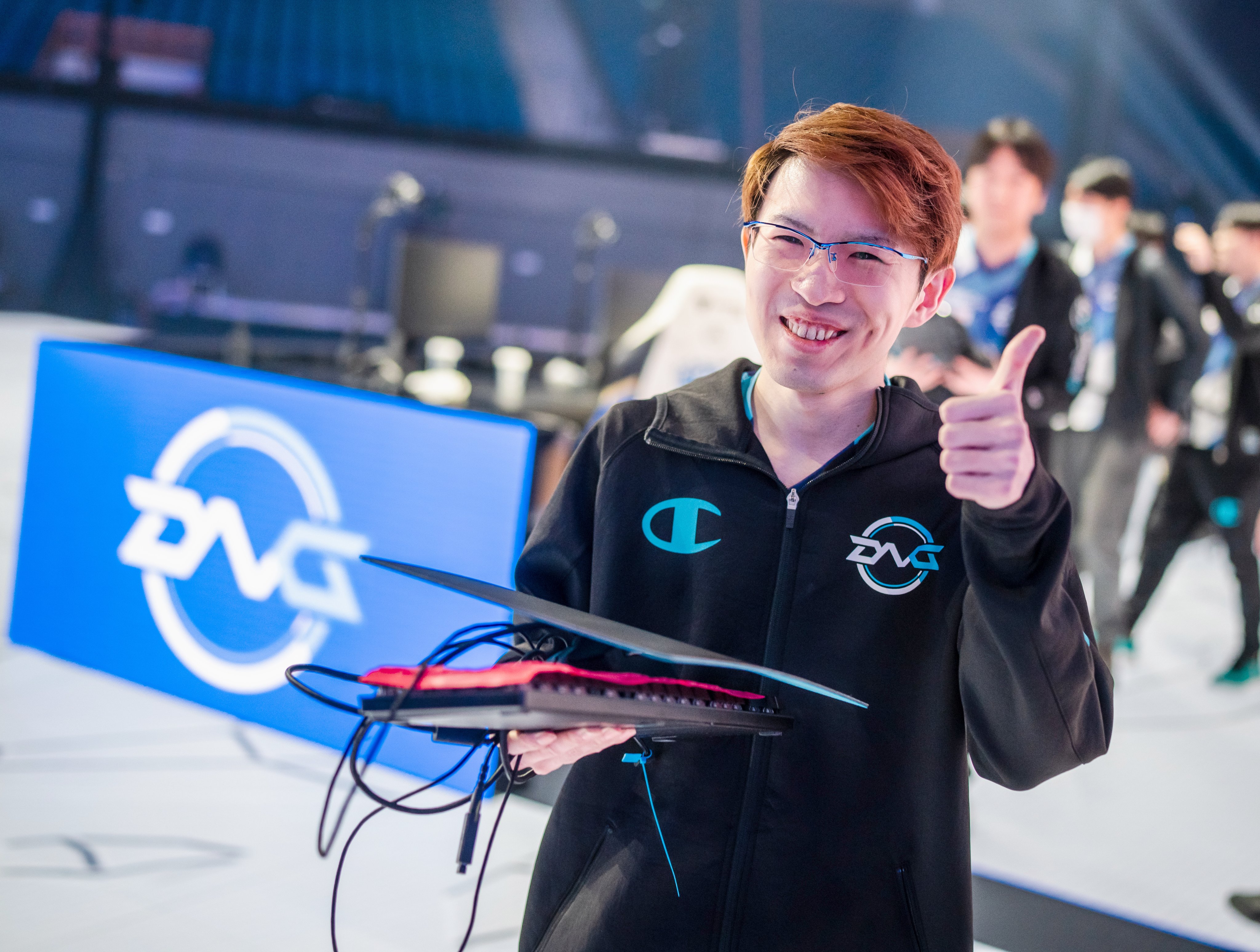 开云下载-C9轻取DFM，ShowMaker单局斩获MVP宿命之战入围赛，让粉丝疯狂欢呼