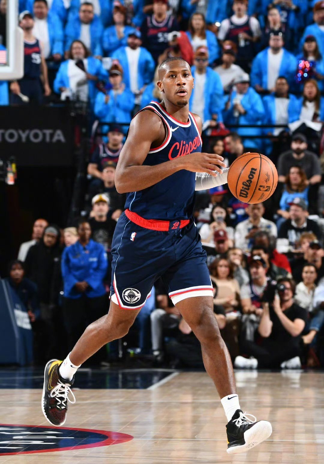 快船队卫冕之路不平坦,主力球员频频受伤的简单介绍 快船队卫冕之路不平坦,主力球员频频受伤的简单介绍