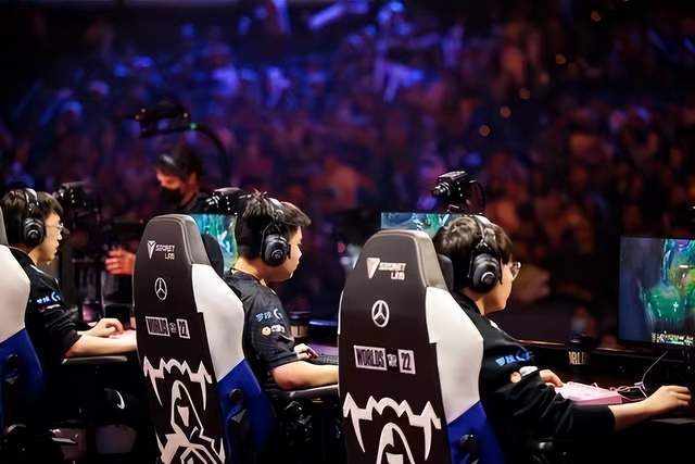 开云体育官方网站-包含MAD碾压BRO，Peanut完成史诗逆转激烈交锋淘汰赛，成为赛场最大亮点的词条