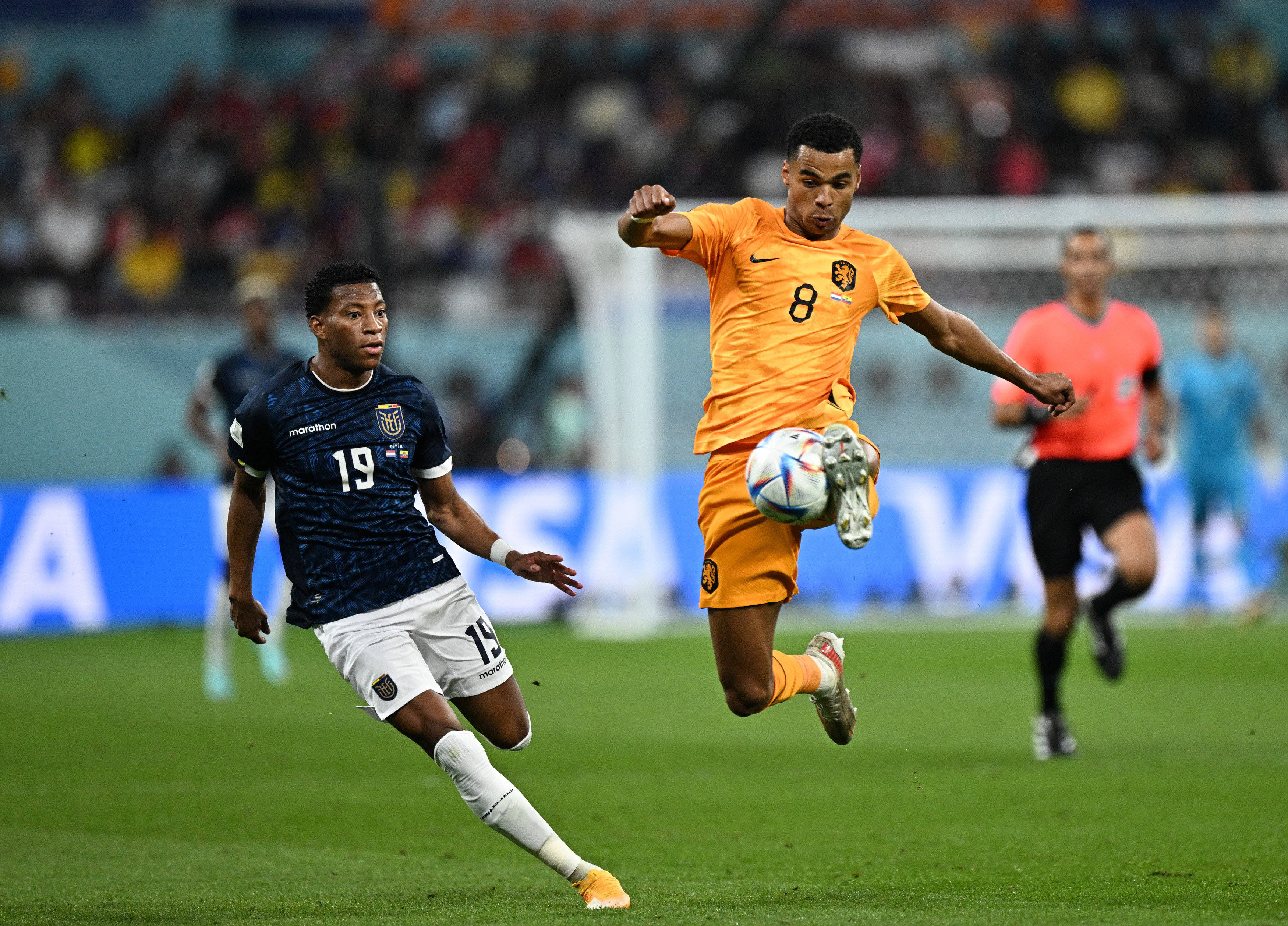 欧洲联赛热门对决迎来关键一战