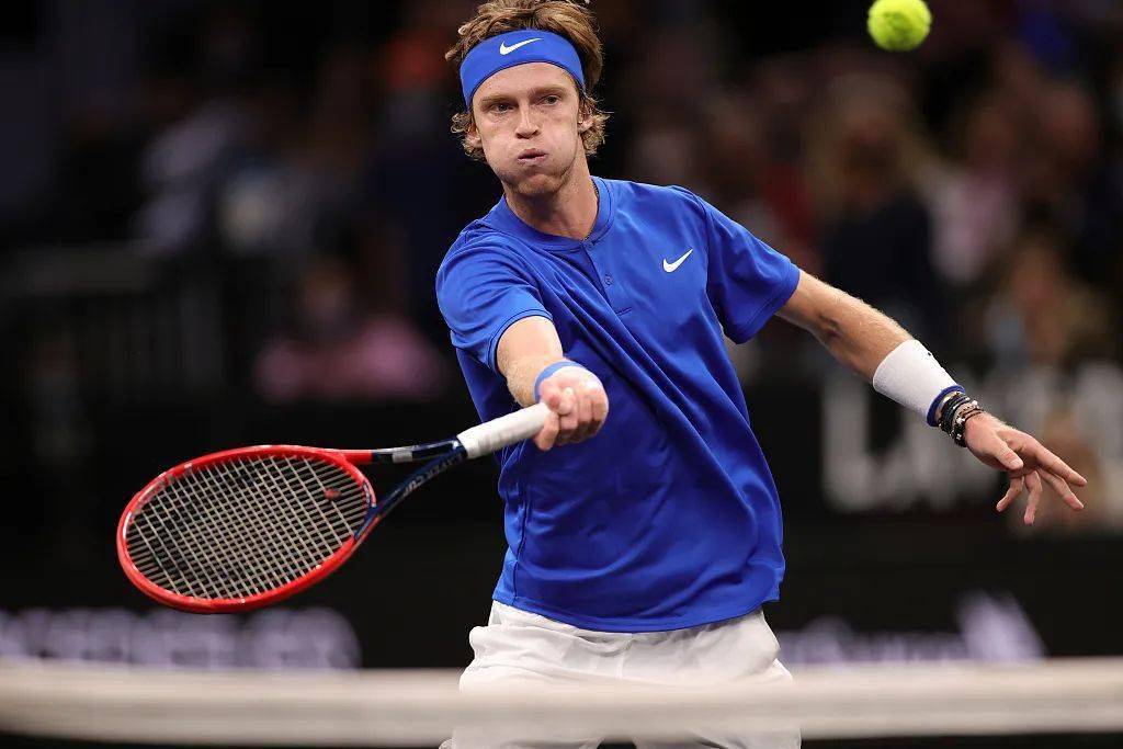 包含美网翻盘拉沃尔杯，西西帕斯状态火热的词条