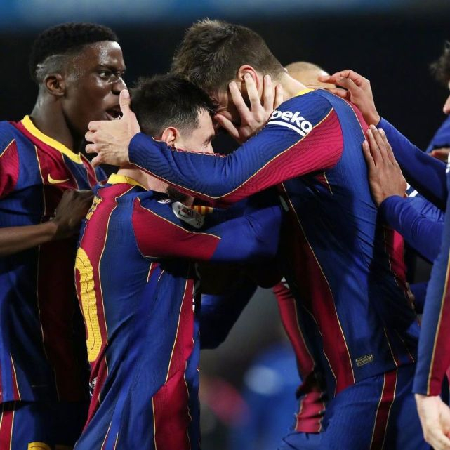 巴萨碾压塞维利亚，C罗扛起全队